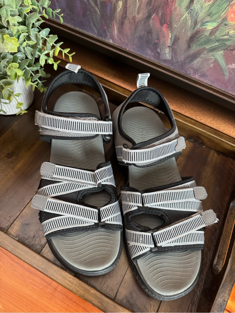 Propet travel Activ Adventure Women's Black and Gray Multi-Strap Sport Sandals 9